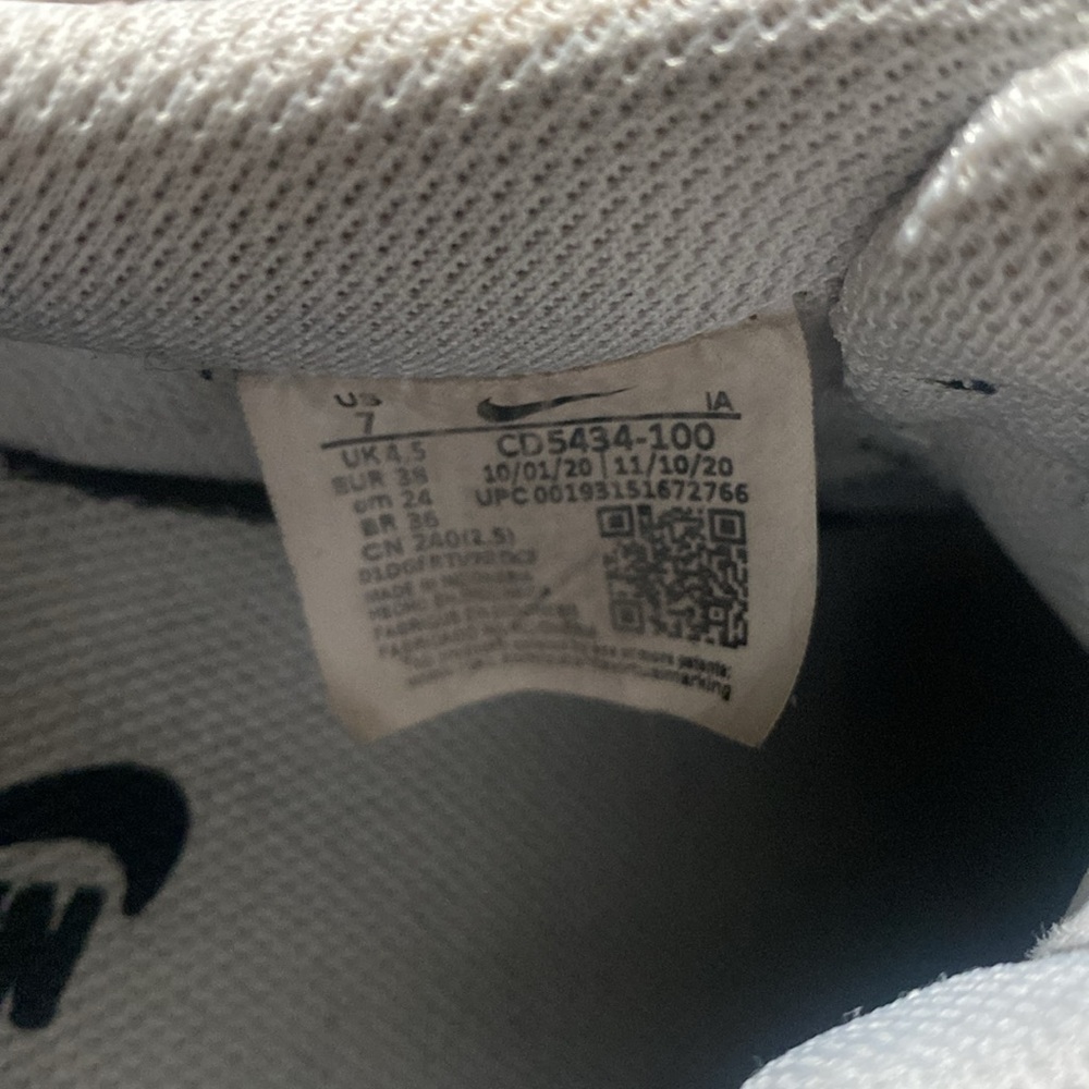 Nikes - Picture 5 of 5